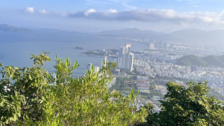 Toàn cảnh vịnh Nha Trang nhìn từ núi Cô Tiên, Khánh Hòa